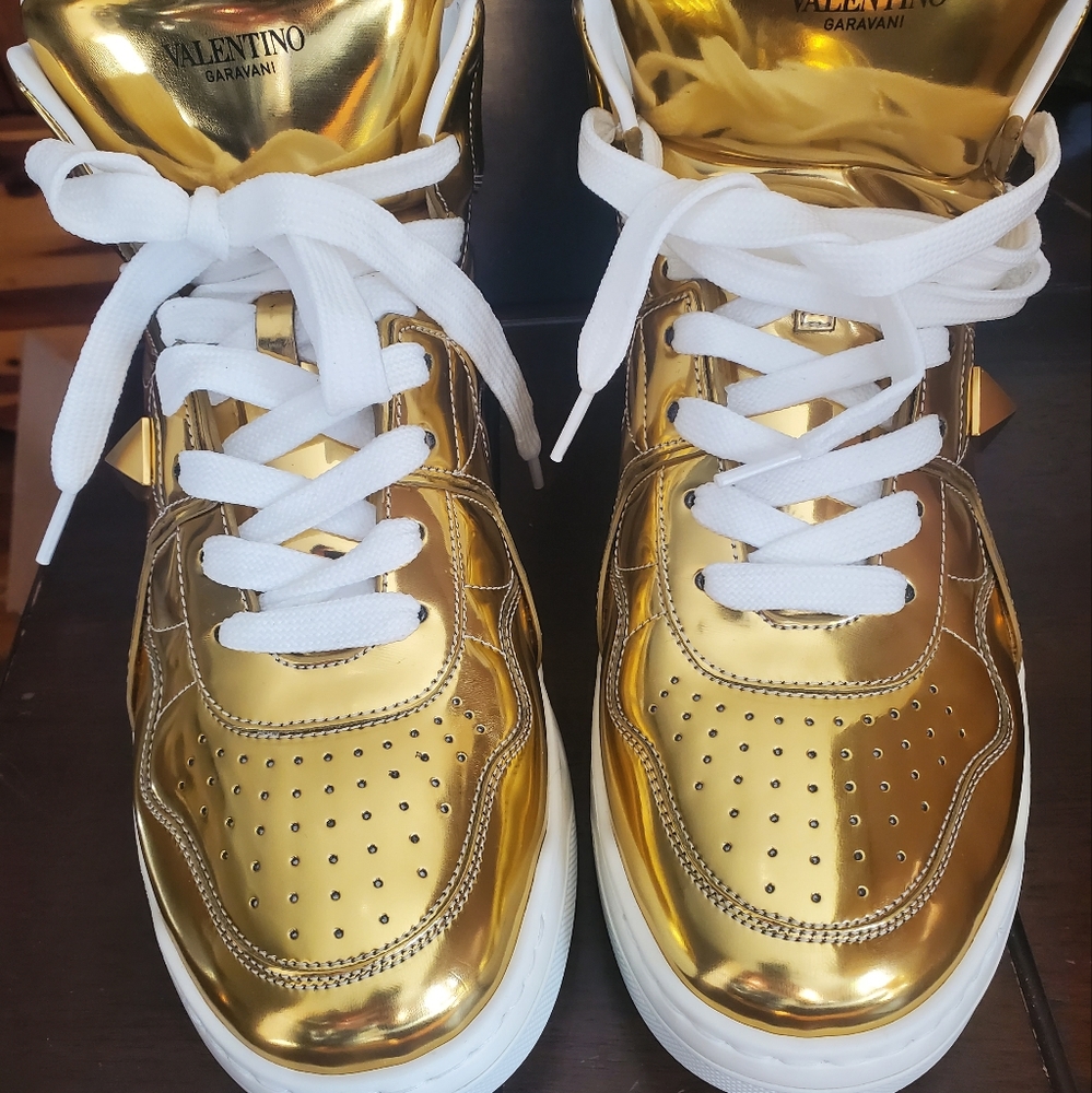 BRAND NEW Valentino Garavani High Top Gold Sneakers Size 42 NEVER WORN